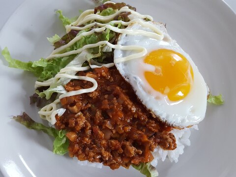 ミートソースでロコモコ丼